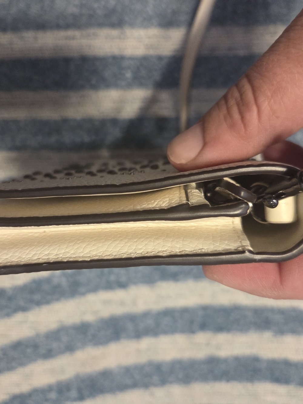 Coach Cream Pebbled Leather Zip Wallet/ Purse with Silver Hardware - Picture 4 of 11